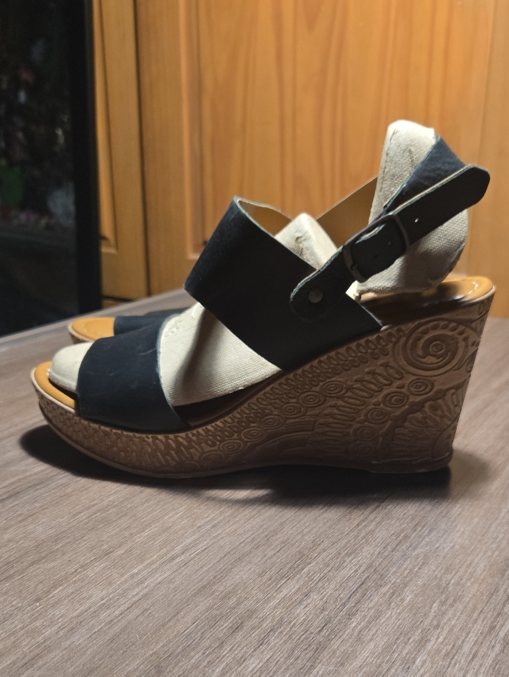 Bella Vita Black and Tan Textured Wedge Sandals